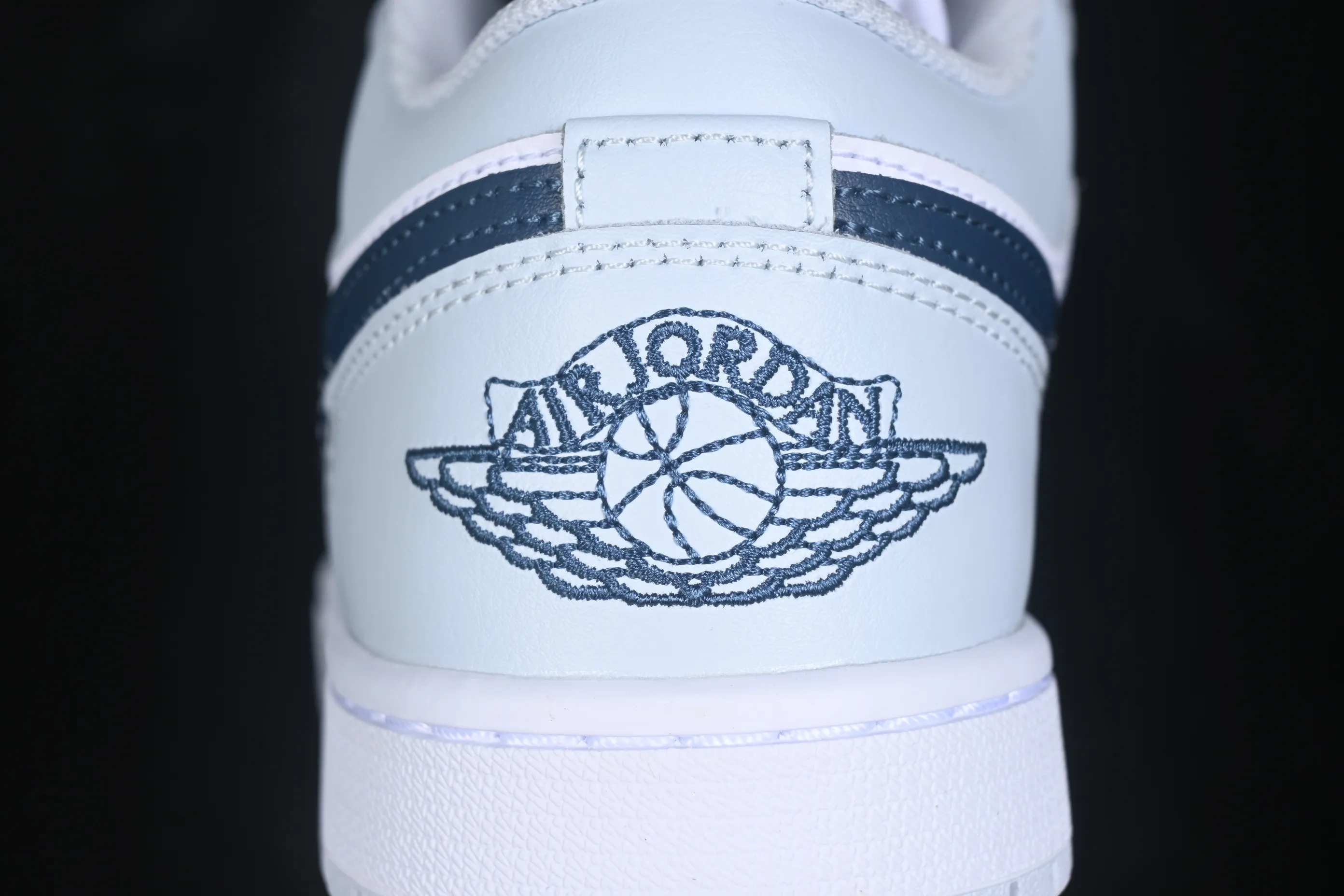 All categories Air Jordan Jordan series basketball shoes Air Jordan 1 Low G version pure original Air Jordan 1 Low AJ1 Joe 1 white gray blue hook low-top retro culture basketball shoes 553558-400